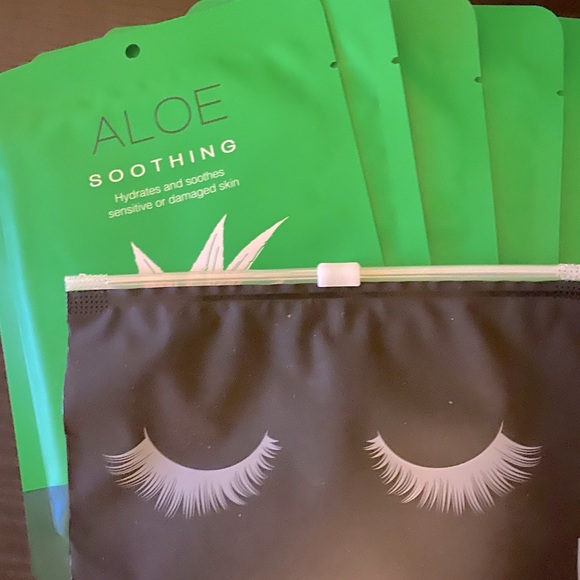 Set of 5 Aloe Sheet Mask-Bonus Makeup Bag - Picture 2 of 3